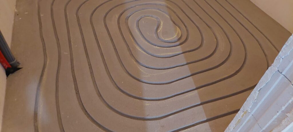 Realizacje frezowanie Frezowanie pod ogrzewanie podłogowe podczas modernizacji ogrzewania