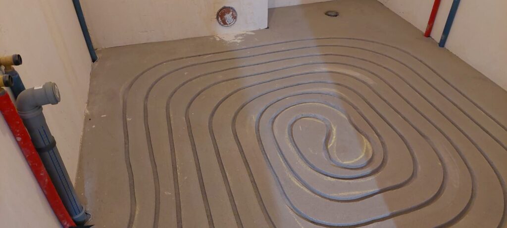 Realizacje frezowanie Frezowana podłogówka – wykonanie rowków pod ogrzewanie