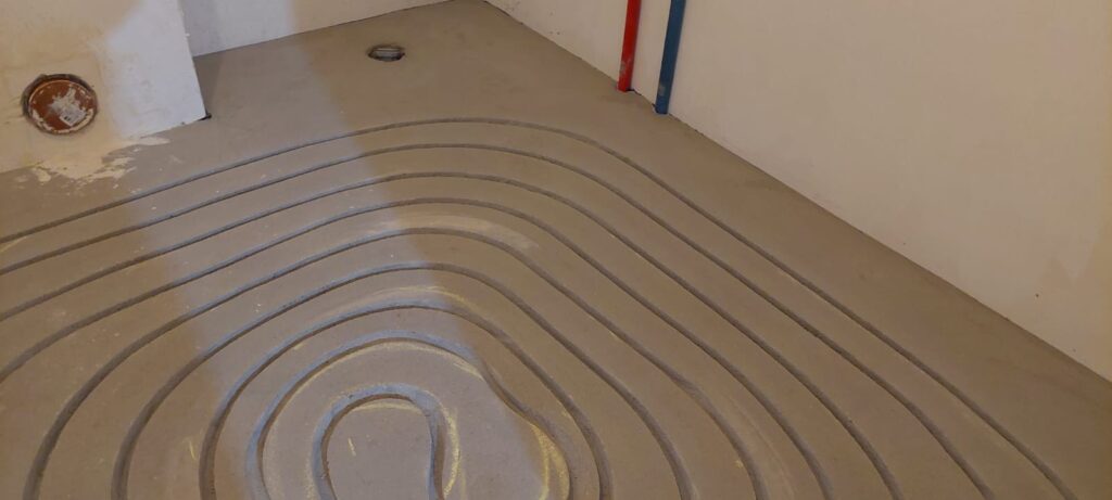 Ogrzewanie frezowane – etap frezowania posadzki