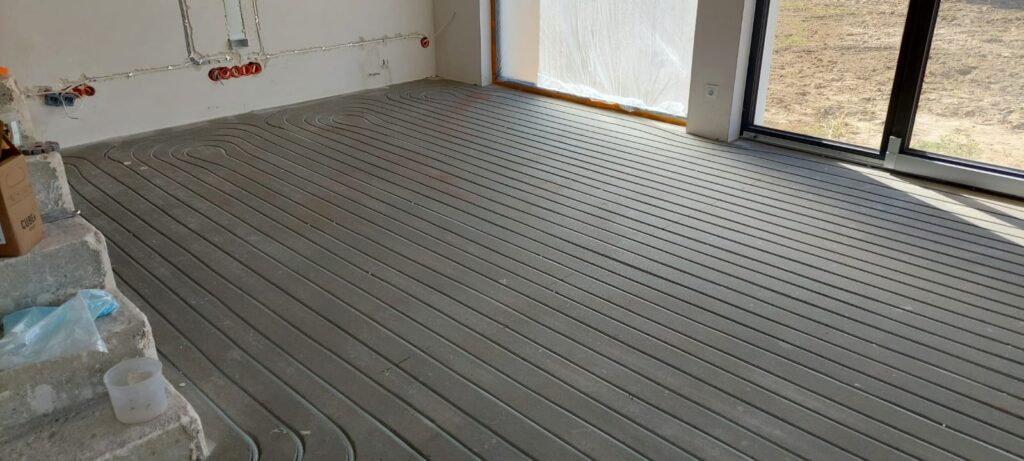 Realizacje frezowanie Układanie rur ogrzewania podłogowego – realizacja Warszawa