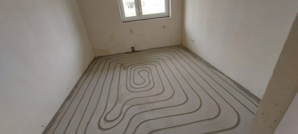 Realizacje frezowanie Zaklejanie bruzd ogrzewania podłogowego w istniejącej posadzce