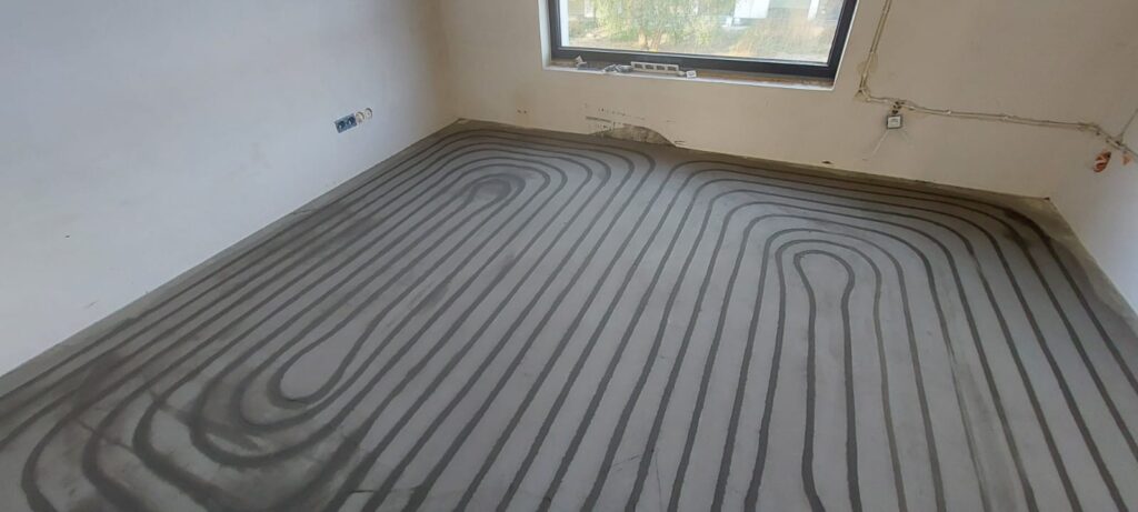 Realizacje frezowanie Zaklejanie bruzd po montażu rur ogrzewania podłogowego