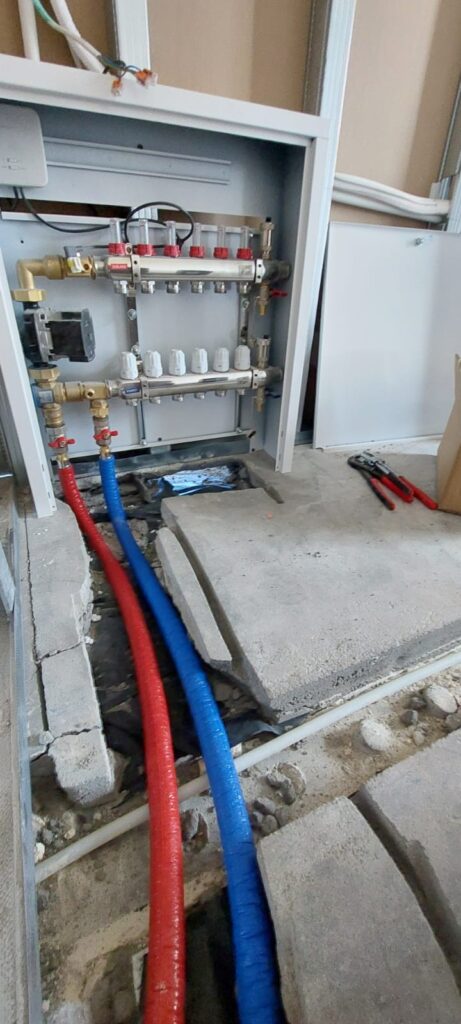 Realizacje frezowanie Montaż sterowania i podłączenie ogrzewania podłogowego – realizacja